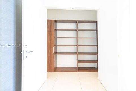Copropriété à louer à Aventura, Floride: 4 chambres, 240.34 m2 № 2339947 - photo 17