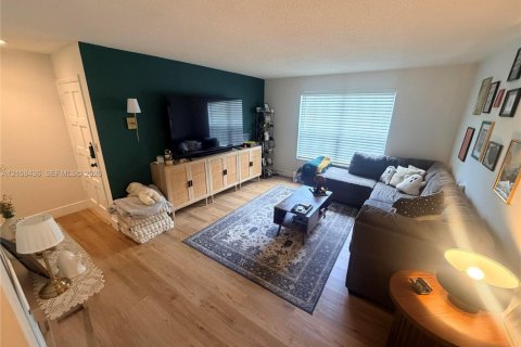 Condo in Plantation, Florida, 2 bedrooms  № 2421448 - photo 4