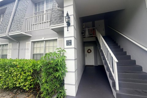 Condo in Plantation, Florida, 2 bedrooms  № 2421448 - photo 2