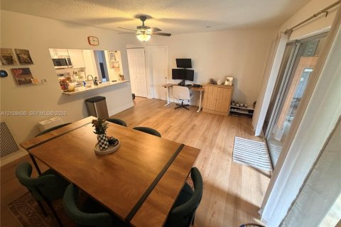 Condo in Plantation, Florida, 2 bedrooms  № 2421448 - photo 13