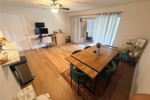 Condo in Plantation, Florida, 2 bedrooms  № 2421448 - photo 12