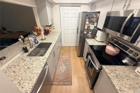 Condo in Plantation, Florida, 2 bedrooms  № 2421448 - photo 8
