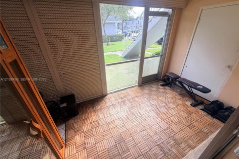 Condo in Plantation, Florida, 2 bedrooms  № 2421448 - photo 14