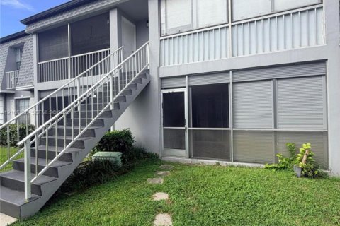 Condo in Plantation, Florida, 2 bedrooms  № 2421448 - photo 17