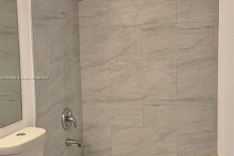 Condominio en alquiler en Miami, Florida, 2 dormitorios, 83.43 m2 № 1973134 - foto 21