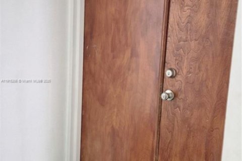 Condominio en alquiler en Miami, Florida, 2 dormitorios, 83.43 m2 № 1973134 - foto 3