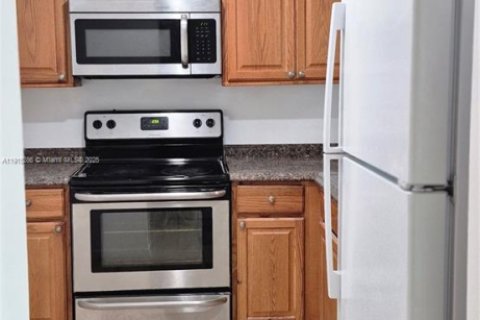 Condominio en alquiler en Miami, Florida, 2 dormitorios, 83.43 m2 № 1973134 - foto 4