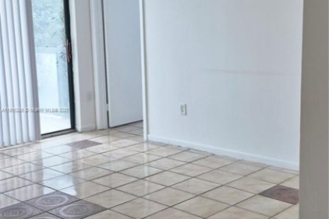 Condominio en alquiler en Miami, Florida, 2 dormitorios, 83.43 m2 № 1973134 - foto 9