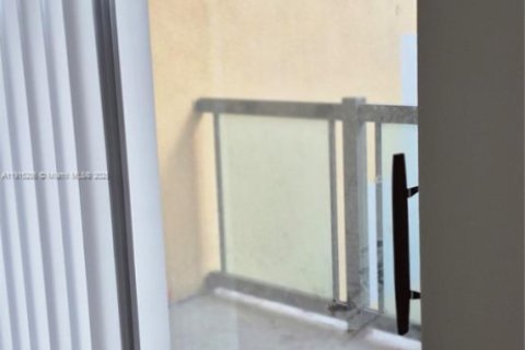 Condominio en alquiler en Miami, Florida, 2 dormitorios, 83.43 m2 № 1973134 - foto 10