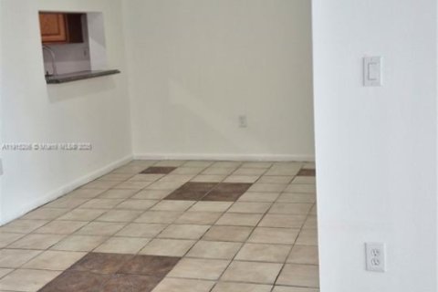 Condominio en alquiler en Miami, Florida, 2 dormitorios, 83.43 m2 № 1973134 - foto 7