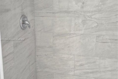 Condominio en alquiler en Miami, Florida, 2 dormitorios, 83.43 m2 № 1973134 - foto 22