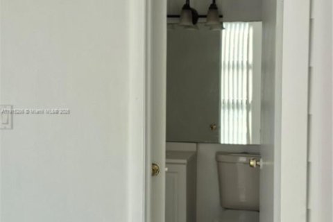 Condominio en alquiler en Miami, Florida, 2 dormitorios, 83.43 m2 № 1973134 - foto 17