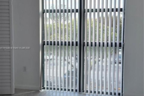 Condominio en alquiler en Miami, Florida, 2 dormitorios, 83.43 m2 № 1973134 - foto 24