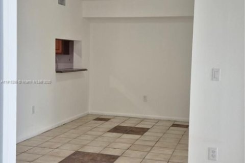 Condominio en alquiler en Miami, Florida, 2 dormitorios, 83.43 m2 № 1973134 - foto 8
