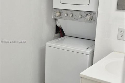 Condominio en alquiler en Miami, Florida, 2 dormitorios, 83.43 m2 № 1973134 - foto 18