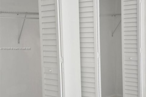 Condominio en alquiler en Miami, Florida, 2 dormitorios, 83.43 m2 № 1973134 - foto 26