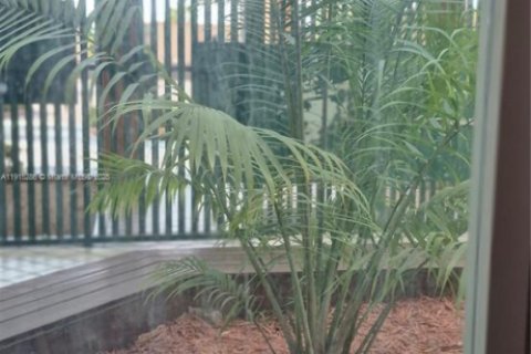 Condominio en alquiler en Miami, Florida, 2 dormitorios, 83.43 m2 № 1973134 - foto 2