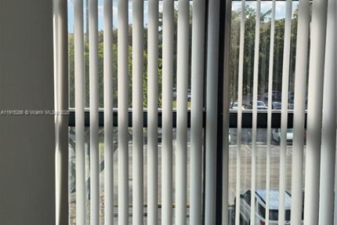 Condominio en alquiler en Miami, Florida, 2 dormitorios, 83.43 m2 № 1973134 - foto 23