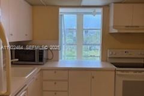 Condominio en venta en Hallandale Beach, Florida, 1 dormitorio, 102.19 m2 № 1977143 - foto 15