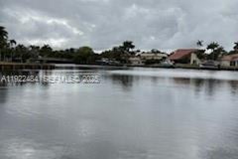 Condominio en venta en Hallandale Beach, Florida, 1 dormitorio, 102.19 m2 № 1977143 - foto 1