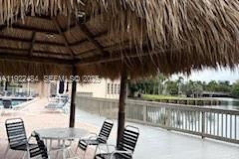 Condominio en venta en Hallandale Beach, Florida, 1 dormitorio, 102.19 m2 № 1977143 - foto 4