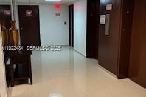 Condominio en venta en Hallandale Beach, Florida, 1 dormitorio, 102.19 m2 № 1977143 - foto 7