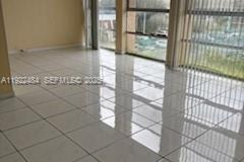 Condominio en venta en Hallandale Beach, Florida, 1 dormitorio, 102.19 m2 № 1977143 - foto 8