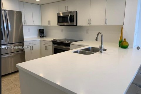 Condominio en venta en Miami Beach, Florida, 2 dormitorios, 96.34 m2 № 2045296 - foto 8