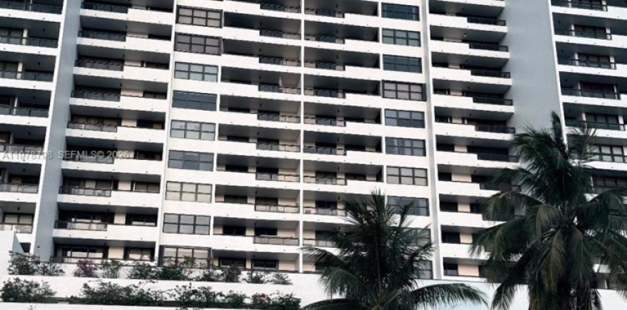 Condominio en Miami Beach, Florida, 2 dormitorios  № 2045296