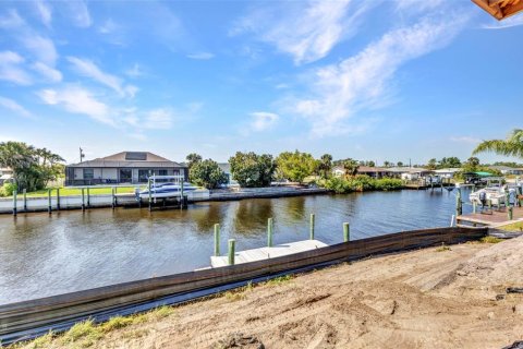 Villa ou maison à vendre à Port Charlotte, Floride: 4 chambres, 242.38 m2 № 1722993 - photo 4