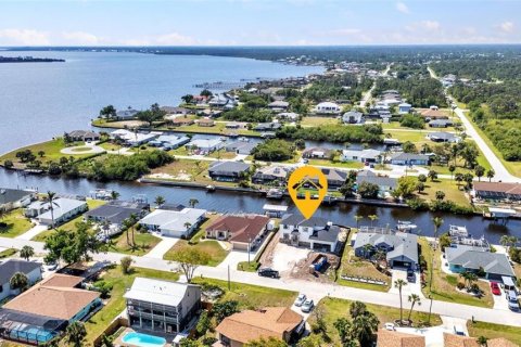 Villa ou maison à vendre à Port Charlotte, Floride: 4 chambres, 242.38 m2 № 1722993 - photo 2