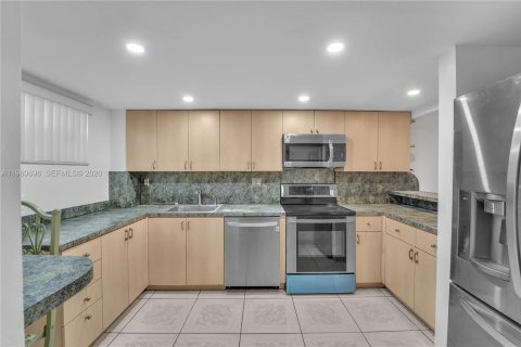 Copropriété à louer à Miami, Floride: 3 chambres, 142.88 m2 № 2024323 - photo 13