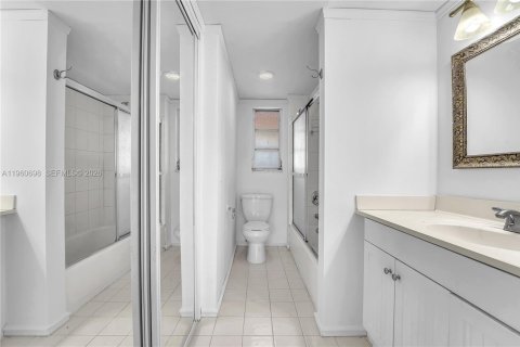 Copropriété à louer à Miami, Floride: 3 chambres, 142.88 m2 № 2024323 - photo 19
