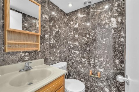 Copropriété à louer à Miami, Floride: 3 chambres, 142.88 m2 № 2024323 - photo 12