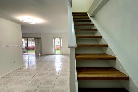 Copropriété à louer à Miami, Floride: 3 chambres, 142.88 m2 № 2024323 - photo 3