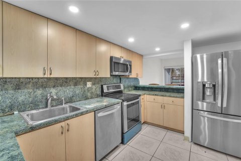 Copropriété à louer à Miami, Floride: 3 chambres, 142.88 m2 № 2024323 - photo 14