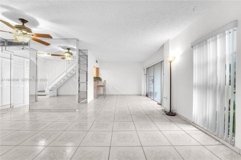 Copropriété à louer à Miami, Floride: 3 chambres, 142.88 m2 № 2024323 - photo 11