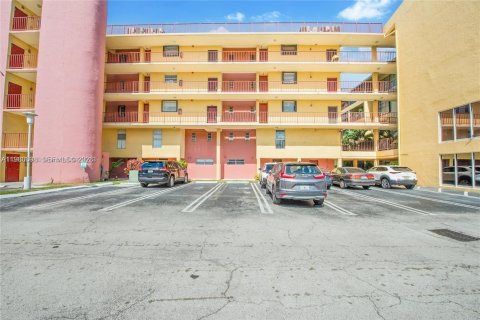 Copropriété à louer à Miami, Floride: 3 chambres, 142.88 m2 № 2024323 - photo 24