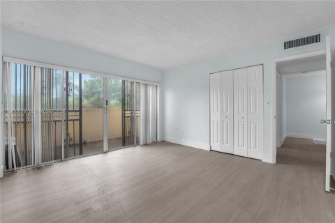 Copropriété à louer à Miami, Floride: 3 chambres, 142.88 m2 № 2024323 - photo 21
