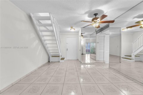 Copropriété à louer à Miami, Floride: 3 chambres, 142.88 m2 № 2024323 - photo 5