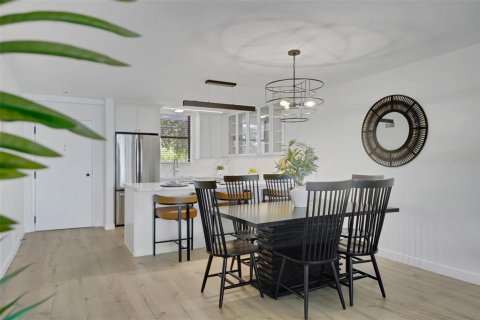 Condo in Maitland, Florida, 2 bedrooms № 2103522 - photo 6