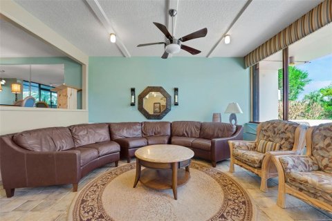 Condo in Maitland, Florida, 2 bedrooms № 2103522 - photo 25