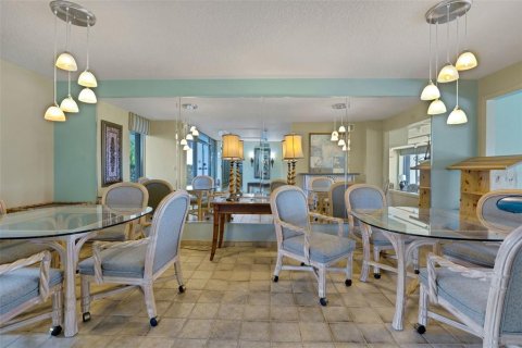 Condo in Maitland, Florida, 2 bedrooms № 2103522 - photo 23