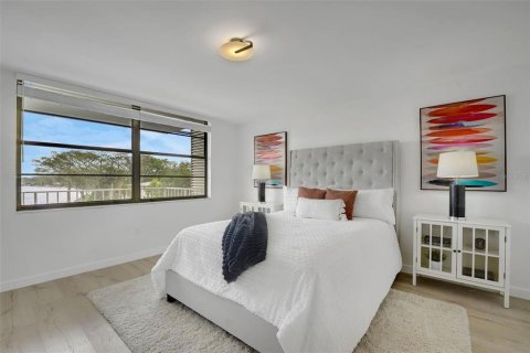 Condo in Maitland, Florida, 2 bedrooms № 2103522 - photo 14