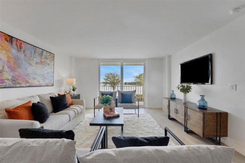 Condo in Maitland, Florida, 2 bedrooms № 2103522 - photo 9