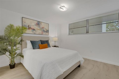 Condo in Maitland, Florida, 2 bedrooms № 2103522 - photo 19