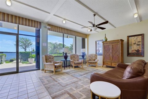 Condo in Maitland, Florida, 2 bedrooms № 2103522 - photo 26