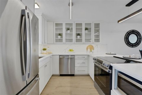Condo in Maitland, Florida, 2 bedrooms № 2103522 - photo 4