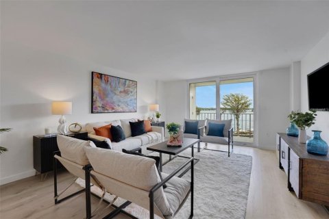 Condo in Maitland, Florida, 2 bedrooms № 2103522 - photo 8