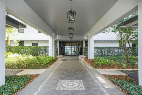 Condo in Maitland, Florida, 2 bedrooms № 2103522 - photo 22
